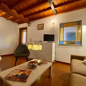 Cozy 4th And Top Floor Appartamento