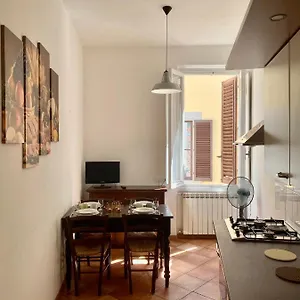 Nice & Roomy Behind The Uffizi Museum Appartamento
